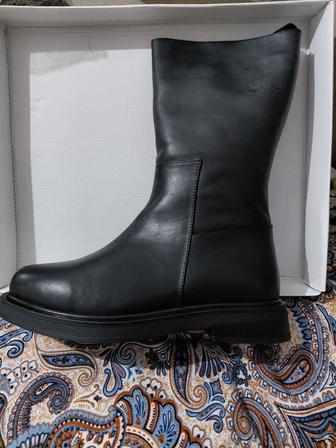 Женская обувь. Сапоги