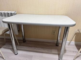 Продам кухонный стол и стулья
