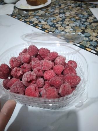 Малина замороженная, вкусная,домашняя.