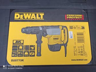 Перфоратор DEWALT D25773К