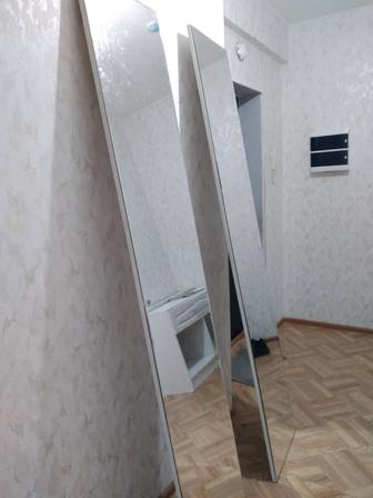 Продам две полки,две дверцы с зеркалами