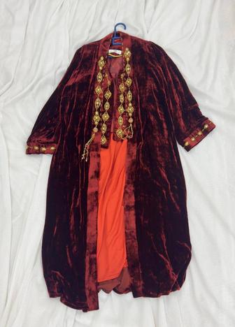 Қажекей мен шапан сатылады