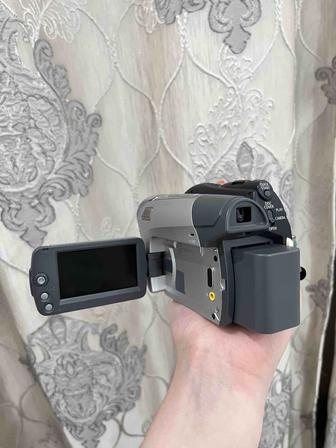 Видеокамера Canon DC320
