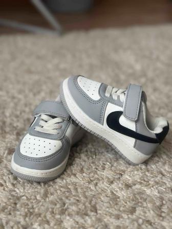 Продам детские кроссовки Nike