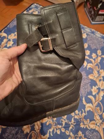 Продам унты 44р яловая кожа мех овчинный цвет черный.