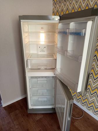 Продам 2 х камерный Холодильник