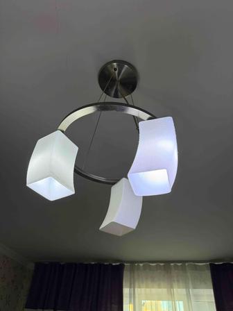 Продам люстру