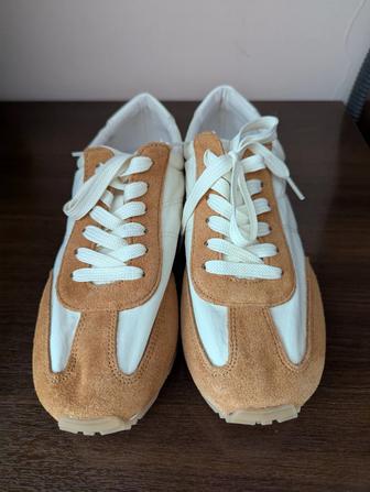 Кроссовки новые zara