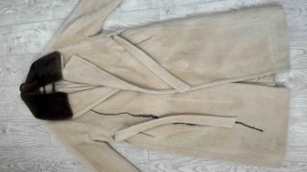 Продам пальто из стриженной ламы Lorena 48-52рр. с норковым воротником