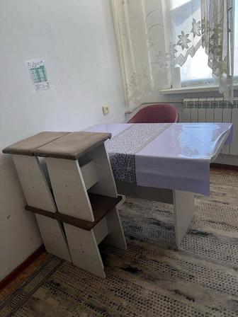 Стол со стульями