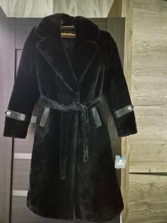 Продам женскую натуральную шубу