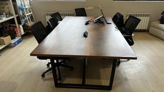 Стол большой деревянный с металлическими ножками