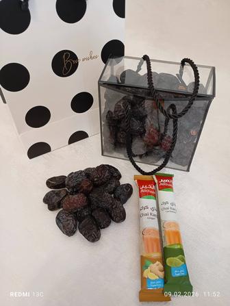 Финики аджва в коробке