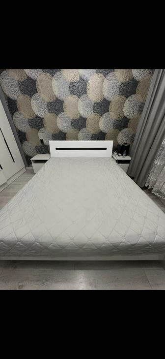 Продам двуспальную кровать