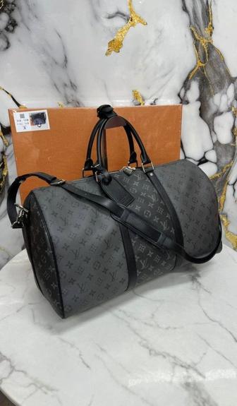 Дорожная спортивная сумка Louis Vuitton в фирменной подарочной коробке