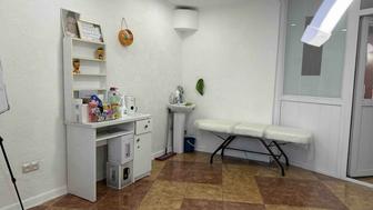 Сдам маникюрный стол и педикюрное кресло