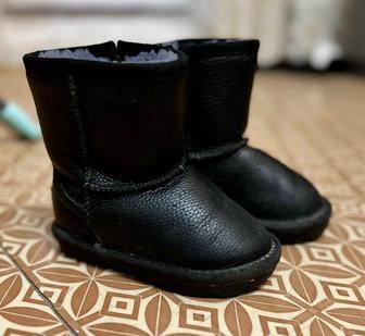 Продам зимние детские угги, натуральная кожа и мех, размер 25