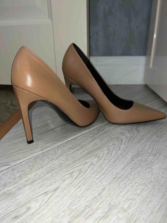 Продам классические женские туфли,бренд MANGO
