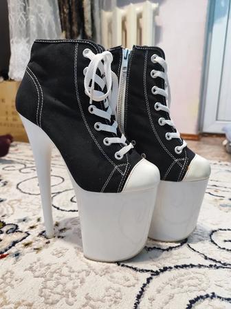 Стрипы от бренда Pleaser