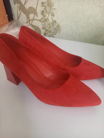 Продам женские туфли