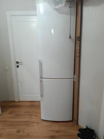 Продам холодильник на запчасти