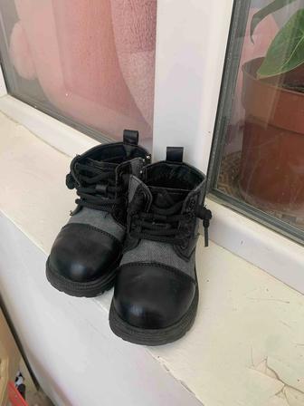 Продам обувь ботинки
