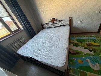 Спальная кровать