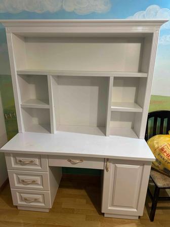 Письменный стол