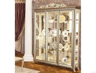 Продается сервант Версаль