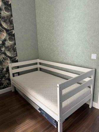 Детская кровать в идеальном состоянии