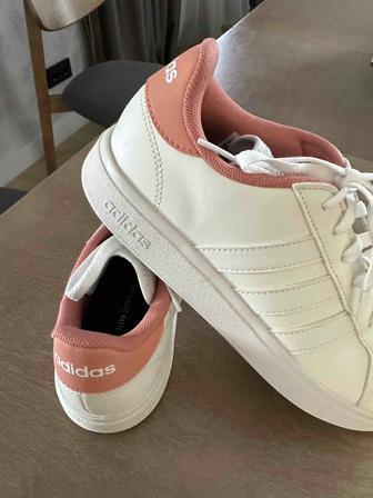 Кроссовки adidas