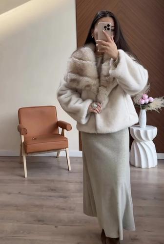 В наличии. Шубки и Куртки