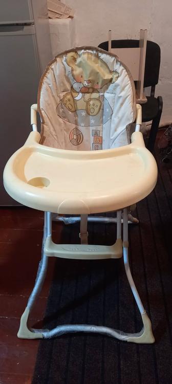 Детский стульчик для кормления, и детскую коляску прогулочную