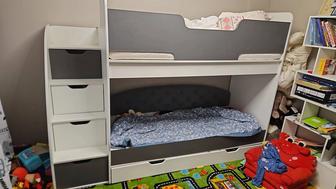 Детская двухэтажная двухъярусная кровать