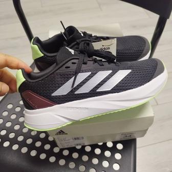 Новые фирменные кроссовки Adidas 34р.