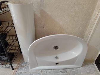 Продам раковину с навесным шкафчиком с зеркалом