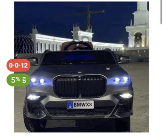 Электромобиль BMW X8 серебряный