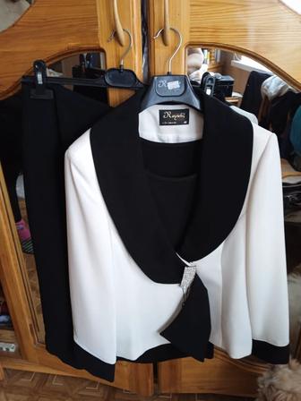 Продажа Костюмы женские