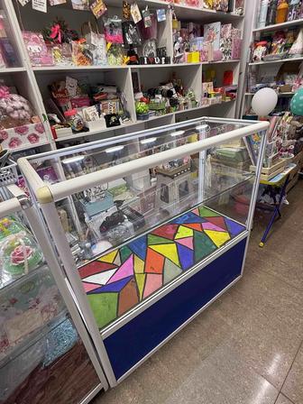Продам витрину б/у