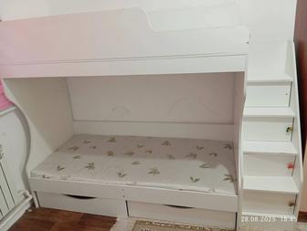 детскийх двух этажный кровать