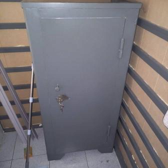 Продаётся сейф самовывоз