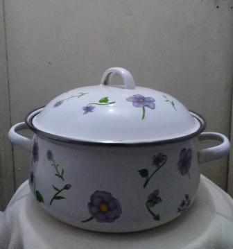 ОТДАМ ДАРОМ кастрюлю. Эмалированную, 22х9х20см, 3.5л. с крышкой, ЕС БУ