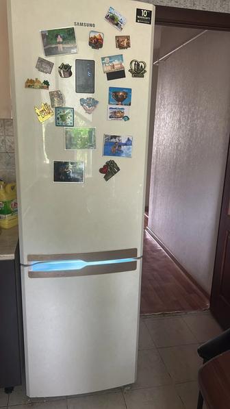 Продается б/у холодильник