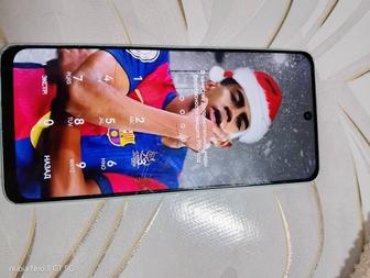 Телефон Хуавей Нова 11 i работает экран треснут имеется коробка