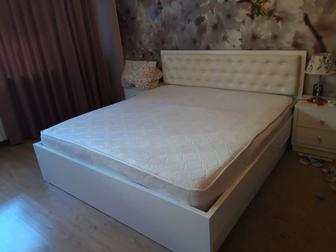 Продам большой пружинный матрас размером 180 на 200, в хорошем состоянии