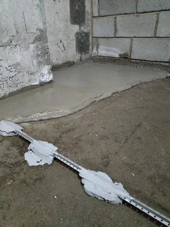 Стяжка полов по маякам.
