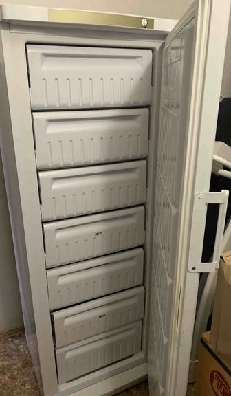 Морозильная камера Indesit 271 л