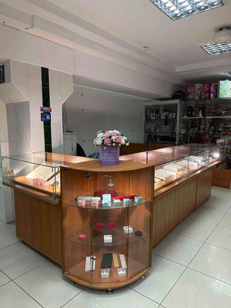 Витрины для ювелирных изделий, бижутерии