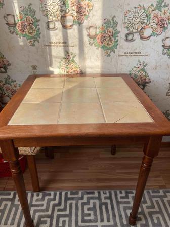 Кухонный стол