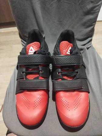 Продам Штангетки один раз одевали мужские размер 40,5 Reebok